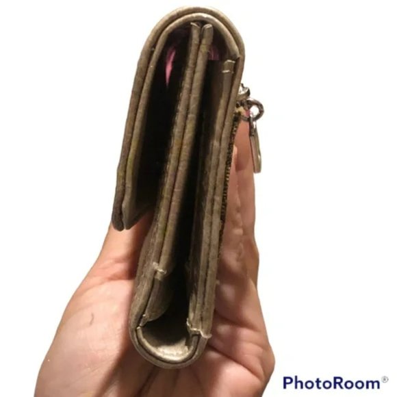 (1514) Vintage Guess Hobo Handbag with Matching Trifold Wallet Bundle - Picture 8 of 10